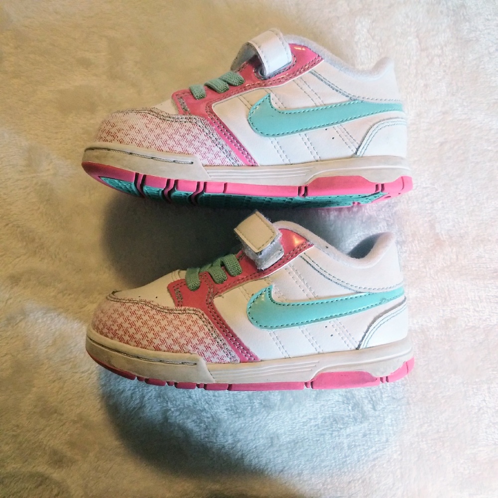 Toddler Nike sneakers size 7